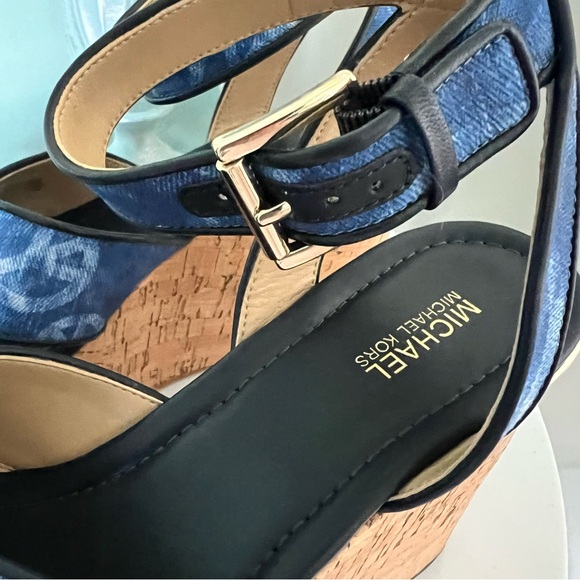 Michael Kors Abbott Mid wedge printed peace sign canvas dk chambray size 6.5 - Picture 2 of 8